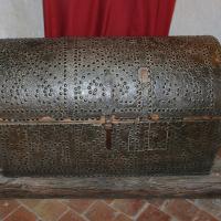 1280px montaigne coffre